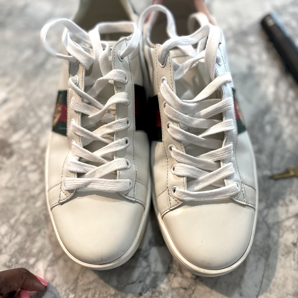 💯 Authentic.  Gucci Ace Sneakers with Bee. Good Condition